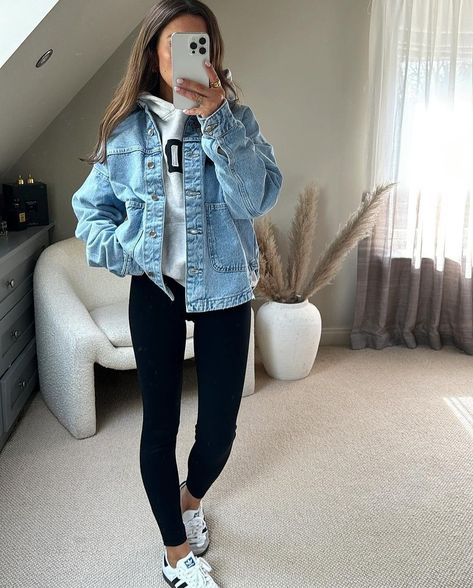 Mom Over 30 Outfits, Casual Outfit Ideas For Women Summer, Autumn Everyday Outfit, Cute Casual Fall Outfits 2024, Winter Outfits For Women In 30s, Winter In Seattle Outfit, Everyday Leggings Outfits, Leggings With Jean Jacket Outfit, Cold Weather Outfits Jeans