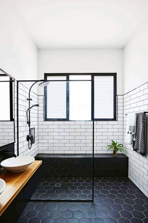 25+ Incredibly stylish black and white bathroom ideas to inspire Design Interior Baie, Midcentury Modern Bathroom, Makeover Kamar Mandi, Tiled Bathroom, Black And White Bathroom, Bilik Air, Modern Bathroom Tile, White Subway Tiles, Versace Home