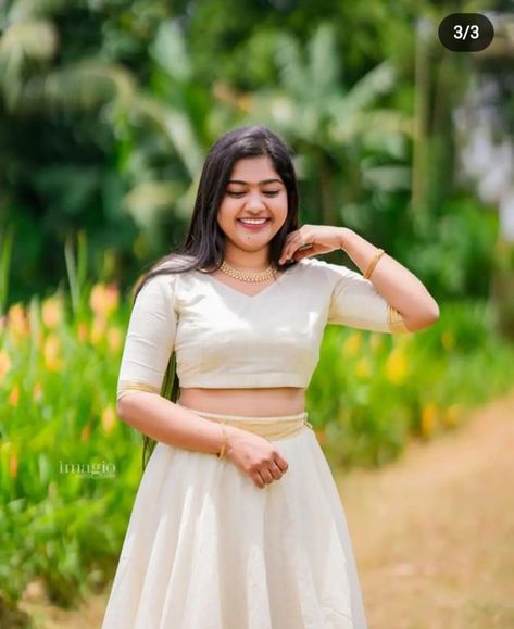 Onam Outfits Ideas College, Kerala Skirt And Top Designs, Kerala Skirt And Top, Onam Photoshoot, Onam Outfits Ideas, Haldi Poses, Onam Dress, Full Sleeve Crop Top, Long Skirt Top Designs