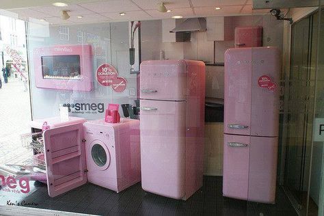 Brand new retro-look smeg appliances Pink Smeg, Kitchen Smeg, Pink Kitchen Appliances, Pink Kitchens, Smeg Kitchen, Couleur Rose Pastel, Smeg Appliances, Retro Appliances, Outdoor Kitchen Appliances