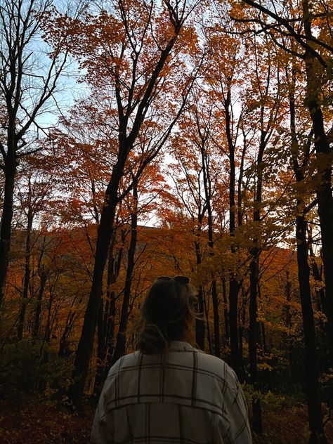 #fall | fall | fall picture inspo | fall pic inspo | fall foliage | fall foliage picture inspo | fall foliage pic inspo | new hampshire | mountains | mountains in the fall | fall picture spots | flannel | white flannel | sunglasses | fall outfit inspo Fall Foliage Photoshoot, Camping Instagram Pictures, Cute Fall Pics, Fall Pic Ideas, Fall Instagram Pictures, Fall Foliage Pictures, 30th Photoshoot, Mountains In The Fall, Fall Photo Booth