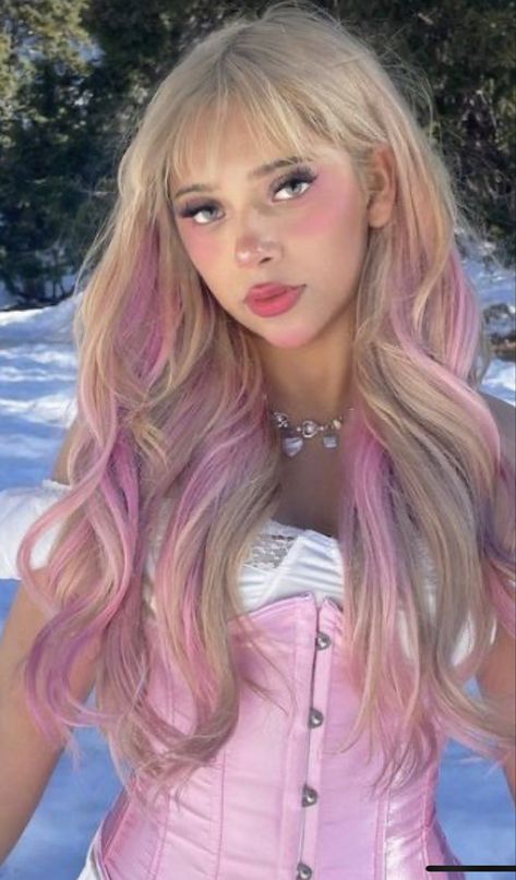 Cute Colors To Dye Blond Hair, Light Pink With Blonde Hair, Barbie Hair Color Ideas, Long Hair With Blonde Streaks, Pastel Streaks In Blonde Hair, Unnatural Blonde Hair, Pink And Platinum Blonde Hair, Hair With Pink Highlights Blonde, Pink And Blonde Hair Aesthetic