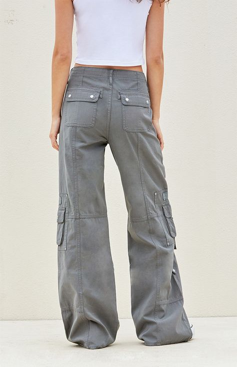 Get ready to conquer the day in style with the Dark Gray Low Rise Baggy Flare Cargo Pants from PacSun, boasting a trendy low-rise waist and practical cargo side pockets. With a paneled body and relaxed baggy fit, these flare pants offer both comfort and a fashion-forward edge for any occasion. Low Risecargo Pants, Low Waisted Pants Outfit, Low Rise Cargo Pants Outfit, Low Waisted Cargo Pants, Baggy Pants Aesthetic, Low Rise Cargos, Gray Cargo Pants Outfit, Flare Cargo Pants, Low Rise Cargo Pants