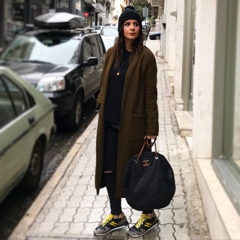 Fashion blogger .! Chanel bag / hogan sneakers / hogan reber / khaki coat / winter outfit / streetstyle 2017 Coat Winter Outfit, Khaki Coat, Hogan Sneakers, Coat Winter, Winter Outfit, Chanel Bag, Fashion Blogger, Chanel, Blogger