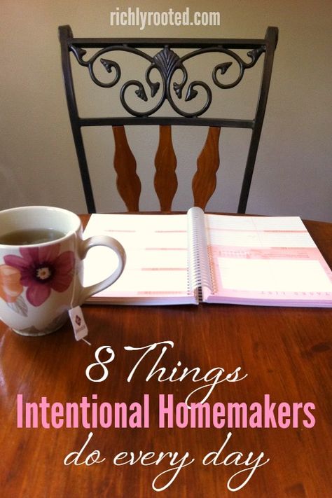 Successful homemakers practice these habits every day! Intentional Homemaking, Homemaker Schedule, Happy Homemaking, Interesting Thoughts, Christian Homemaking, Homemaking Tips, Home Making, Household Management, Home Management