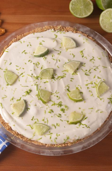 Delish Margarita Pie Recipe, Frozen Margarita Pie, Margarita Pie, Summer Pie Recipes, Summer Pie, Dessert Spread, Easy Pie Recipes, Boozy Desserts, Easy Pie