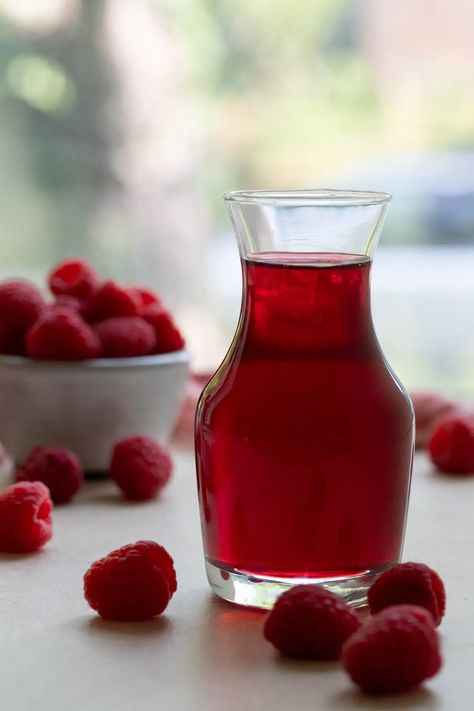 Raspberry Simple Syrup - Bakes by Brown Sugar Raspberry Syrup Recipe, Homemade Raspberry Syrup, Raspberry Simple Syrup, Flavor Cakes, Homemade Coffee Syrup, Diy Extracts, Strawberry Simple Syrup, Simple Syrups, Homemade Soda