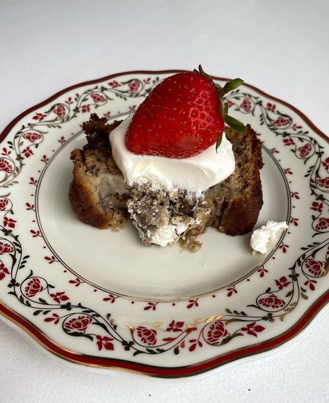 banana bread with almonds and a polish twist with a homemade sour cream and strawberry topping 🍓 by @hungrymagdalena Banana Bread Topping Ideas, Banana Bread Aesthetic, Bread Aesthetic, Angelina Core, Foodie Aesthetic, Homemade Sour Cream, Bread Toppings, Baking Aesthetic, Sweet Aesthetic