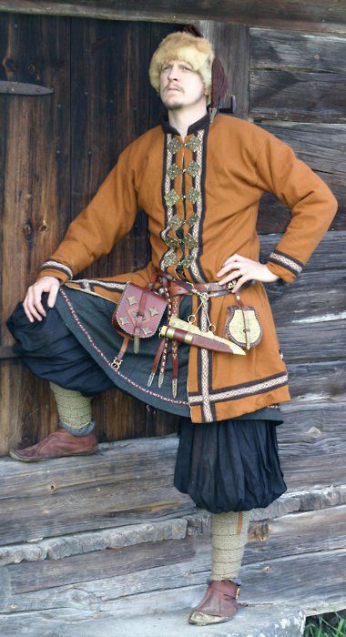 I have tryed to gather pictures enough to give an idea of how viking age people dressed and equiped themselves. Note “viking age”  (since the term is used)”Viking” is a prof… Norse Clothing, Mens Garb, Costume Viking, Viking Garb, Russian Clothing, Medieval Garb, Viking Reenactment, Viking Dress, Viking Men