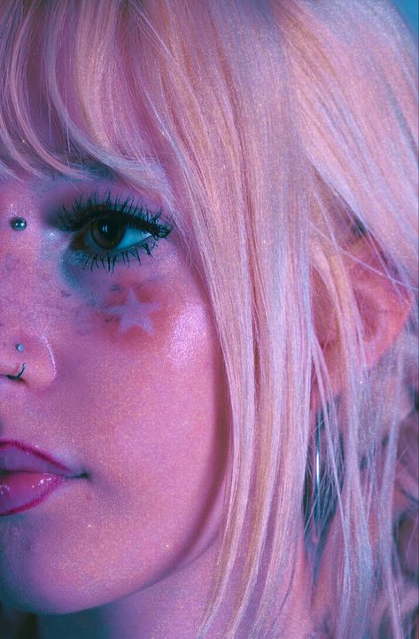 alt makeup star makeup cool makeup edgy makeup Star On Cheek Makeup, Star Blush Makeup, Pink Star Makeup, Makeup Photoshoot, Cheek Makeup, Yellow Party, Star Makeup, Photoshoot Makeup, Pink Stars