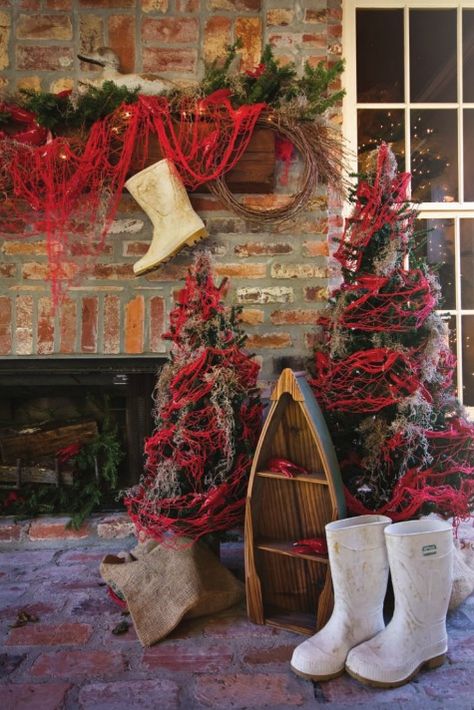 Cajun Christmas Decorations, Swamp Party, Holiday Memes, Cajun Christmas, Louisiana Christmas, Christmas Beauty, Old Fashioned Christmas, Christmas Mantels, About Christmas