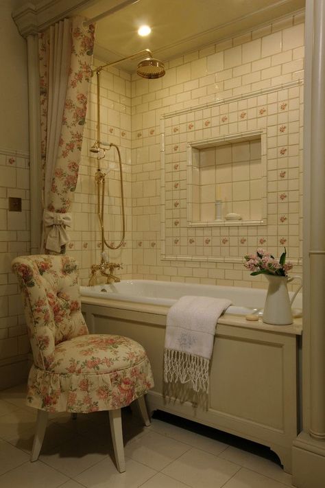 #interiordesgin #interior #design #grandmacore #grandmadecor #coquette #pretty Personal Bathroom Ideas, Grandma Bathroom Aesthetic, Old Lady House Aesthetic, 60s House Interior, 80s House Aesthetic, 80s House Decor, Winter Outfits Coquette, Aesthetic Outfits Coquette, Coquette House