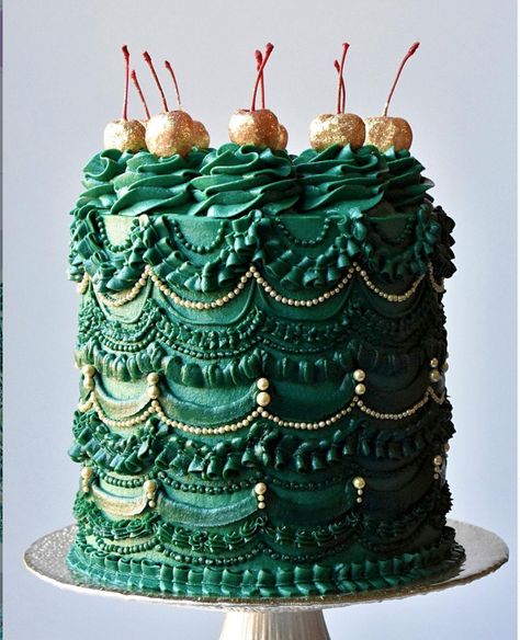 Emerald Green Cake, Lambeth Cake, Bolo Vintage, Green Cake, Fake Cake, Pretty Birthday Cakes, Just Cakes, Dessert Decoration, Gorgeous Cakes