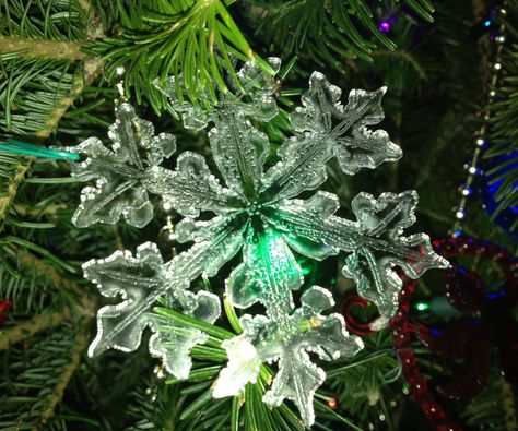 Acrylic Snowflake, Snowflakes Real, Mexican Crafts, Cdr File, Plaster Of Paris, Laser Cut Acrylic, Holiday Food, Christmas Crafts Decorations, Snowflake Ornaments