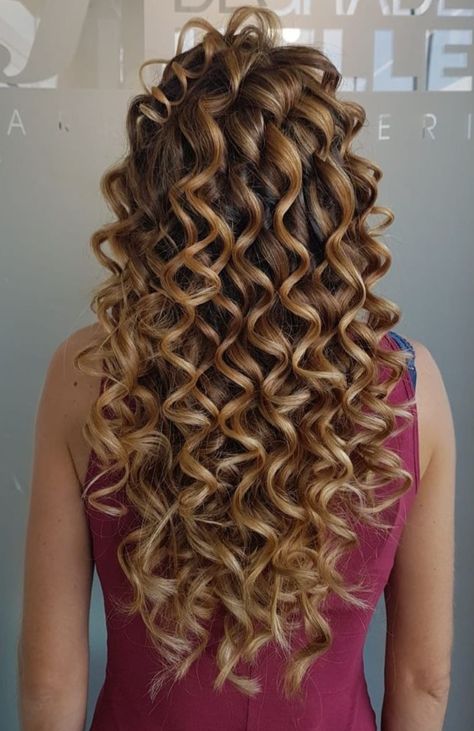 Edgy Short Hair, Beautiful Curls, Hair Stuff, Beautiful Long Hair, Curly Girl, Long Curly, Hair Skin, Gorgeous Hair, Prom Hair