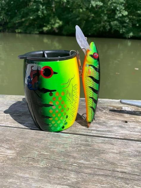 Fish Tumbler Cup, Fish Lure Tumbler, Fishing Lure Tumbler, Epoxy Mugs, Fish Tumbler, Tumbler Inspiration, Cup Making, Fish Lure, Epoxy Cups