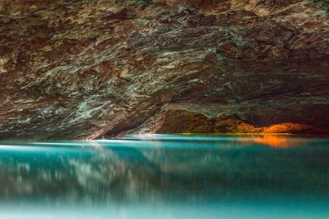 America's Largest Underground Lake Is Hiding In Tennessee And It's Astounding Underground Lake, Tennessee Attractions, Camping In Tennessee, Tennessee Road Trip, Smokey Mountains Vacation, Tennessee Travel, Tennessee Vacation, Adventure Of The Seas, Mountain Vacations