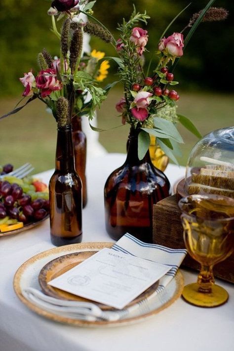 15 Centerpieces For Your Summer Table...these are all so beautiful but I am loving the milk glass and the dark amber!!! Gorge!! Grass Centerpiece, Brown Bottles, Madison Wisconsin, Summer Tables, Old Bottles, Nashville Wedding, Vintage Rentals, Party Stuff, Deco Table