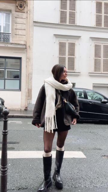 Paris During Winter, Best Autumn Outfits, Aesthetic Looks Winter, Nyc Winter Outfits Going Out, Paris Outfit Inspo Winter, Paris Inspo Outfit, Paris Outfit Autumn, Paris In The Winter Outfits, Autumn Inspo Outfit