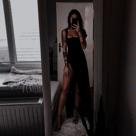 Mafia Women Aesthetic, Grunge Girl Aesthetic, Badass Aesthetic, Women Aesthetic, Swag Girl Style, Badass Style, Dark Feminine Aesthetic, Event Outfit, Dress Aesthetic