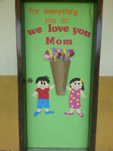 Mother's day door decor My Family And Me Door Decorations, Mother’s Day Classroom Door, Mother’s Day Door Decoration Ideas, Mothers Day Door Decoration, Mothers Day Door Decoration Preschool, Preschool Door Decorations, Summer Crafts For Toddlers, Diy Mother's Day Crafts, Classroom Doors