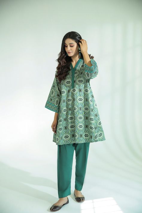 Beautiful Winter Khaddar Frock for girls with Trouser available at sale price. Winter Khaddar Dress Design, Khaddar Dresses Design, Summer/fall Outfits, Junaid Jamshed, Street Style Blog, Dress Design Patterns, Beautiful Suit, Simple Pakistani Dresses, Designer Dresses Casual