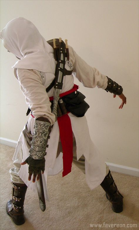 The 20 Most Badass Video Game Cosplay Costumes Ever Assassins Creed Outfit, Assassin's Creed Altair, Assassin Costume, Assassins Creed Costume, Assassins Creed 1, Assassins Creed Cosplay, Assassins Creed Black Flag, Video Game Costumes, Cosplay Reference