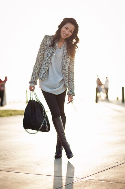 boucle jacket. black pants. i think this is the only time i've seen someone pull the boucle look off! Tweed Boucle Jacket, Tweed Jacket Outfit, Henley Shirt Women, Inspirational Outfits, Wendy's Lookbook, Look Legging, Jeans Outfit Casual, Boating Outfit, Boucle Jacket