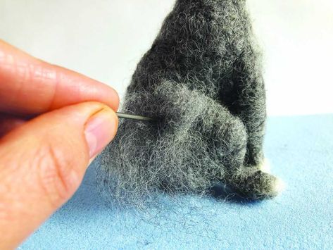 Needle Felting Diy Tutorials, Felt Patterns Free, Wool Felting Animals, Felted Rabbit, Wool Crafts Diy, Needle Felting Tools, Crochet Cowl Free Pattern, Needle Felting Tutorial, Needle Felting Diy