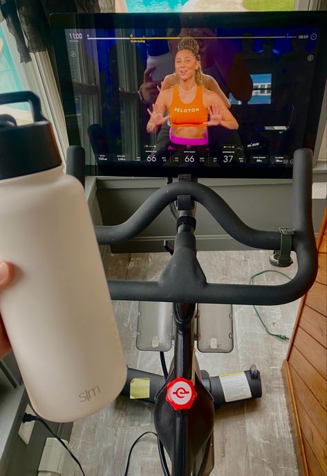 Peloton is such a good way to get a workout in, plus I bring my water bottle everywhere with me Peloton Aesthetic, Biking Aesthetic, Healthy Vibes, Dream Home Gym, Aesthetic Women, Workout Aesthetic, A Workout, Quick Workout, Fit Girl