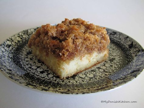 Danish Cake, Danish Cuisine, Danish Kitchen, Caramel Coconut, Scandinavian Food, Vanilla Beans, Danish Food, Gateaux Cake, Amish Recipes