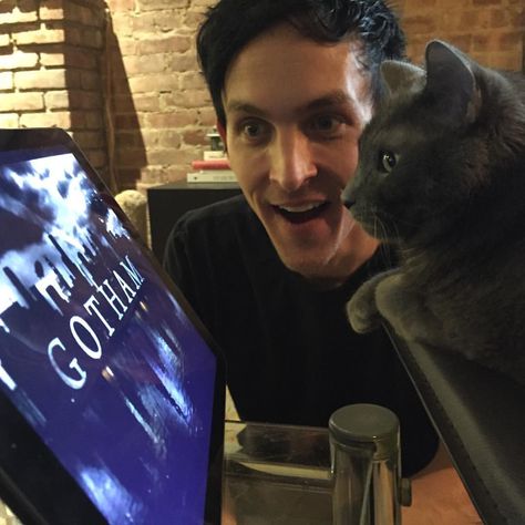 Almost 30 minutes until #Gotham! TV is busted so Finn and I are watching on iPad. #MakeItWork Batman Origins, Gotham Show, Robin Lord Taylor, Robin Taylor, Penguin Gotham, Victor Zsasz, Gotham Cast, Gotham Tv Series, Gotham Series