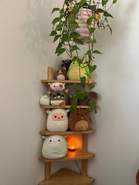 Shelf For Plushies, Aesthetic Plushie Display, Stuff Animal Display Ideas, Aesthetic Stuffed Animal Storage, Room Ideas Stuffed Animals, Stuffed Animal Storage Aesthetic, Plushy Storage Idea, Squishmallow Organization Ideas, Plushie Collection Display