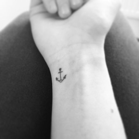 Anchor tattoos have been around for many years and they are extremely popular among men. The anchor symbolizes stability, strength and resilience. Anchor tattoos are great to express yourself and they are visually appealing. Riley Tattoo, Tiny Anchor Tattoo, Anchor Tattoo Wrist, Small Anchor Tattoos, Tattoo Anchor, Tattoo For Boyfriend, Small Anchor, Anchor Tattoo Design, Anker Tattoo