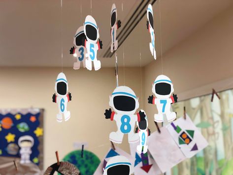 Space Theme Classroom, Planet Crafts, Space Party Decorations, Space Crafts For Kids, Kindergarten Decorations, Space Classroom, Teacher Classroom Decorations, Boys 1st Birthday Party Ideas, Classroom Birthday