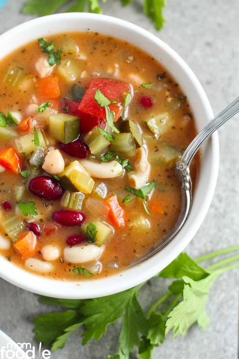 Olive Garden Minestrone Soup Recipe, Olive Garden Minestrone, Olive Garden Recipe, Olive Garden Minestrone Soup, Cheesy Chicken Rice, Italian Soup Recipes, Potato Corn Chowder, Olive Garden Recipes, Minestrone Soup Recipe