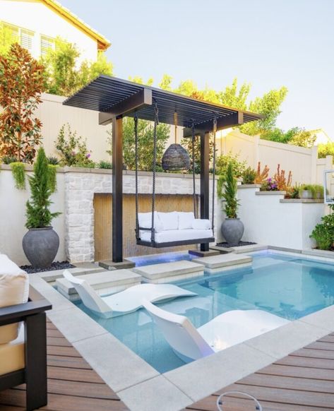 I'm sharing the best in pool chairs for your sun shelf or baja shelf! If you have a shelf inside your pool for lounging, you'll want to check out our favorite picks and which chairs are best for your space. Baja Shelf Pool, Baja Shelf, Sun Shelf, Contemporary Pool, Newport Beach House, Pool Building, Pool Features, Pool Images, Summer Porch Decor