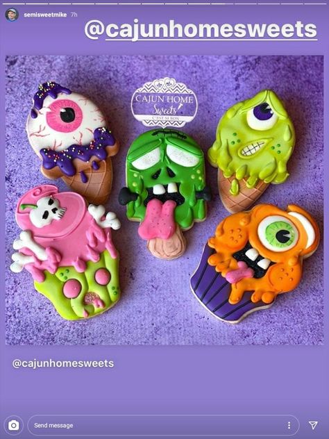 Cookies Unique, Halloween Biscuits, Galletas Halloween, Halloween Sugar Cookies Decorated, Royal Icing Decorated Cookies, Bat Decor, Halloween Deserts, Minion Halloween, Cookies Halloween