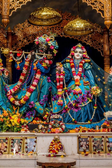 Radha Krishna Iskon Mayapur, Iskon Radha Krishna Wallpapers, Radhe Krishna Iskon Temple, Radha Krishna Mandir, Photos Of Lord Krishna, Radha Kishan, Vrindavan Photography Pictures, Radha Radha, Iskcon Krishna