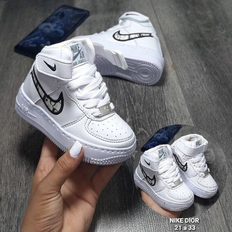 Nike X Dior, Custom Baby Shoes, Newborn Black Babies, Luxury Baby Clothes, Custom Sneakers Diy, Gents Shoes, Nike Shoes Air Force, Nike Air Force One, Baby Nike