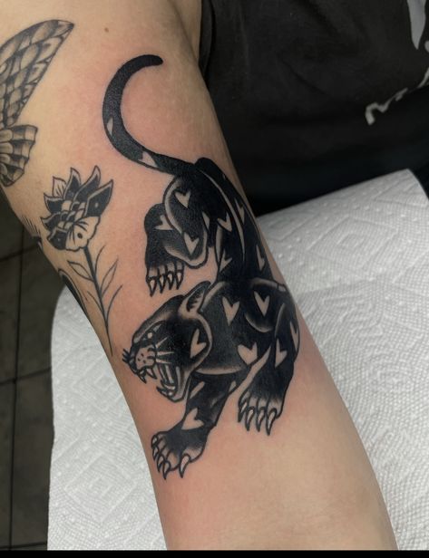 Traditional Panther Tattoo, Traditional Tattoo Woman, Jaguar Tattoo, Traditional Tattoo Inspiration, Leopard Tattoos, Panther Tattoo, Traditional Tattoo Sleeve, Writing Tattoos, Stomach Tattoos