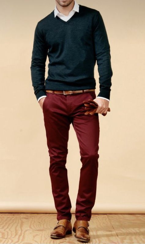 Burgundy Pants Outfit Mens, Color Combination Outfits, Burgundy Pants Men, Formal Christmas Dinner, Outfit Pantalon Vino, Red Trousers Outfit, Burgundy Pants Outfit, Maroon Pants Outfit, Red Pants Men