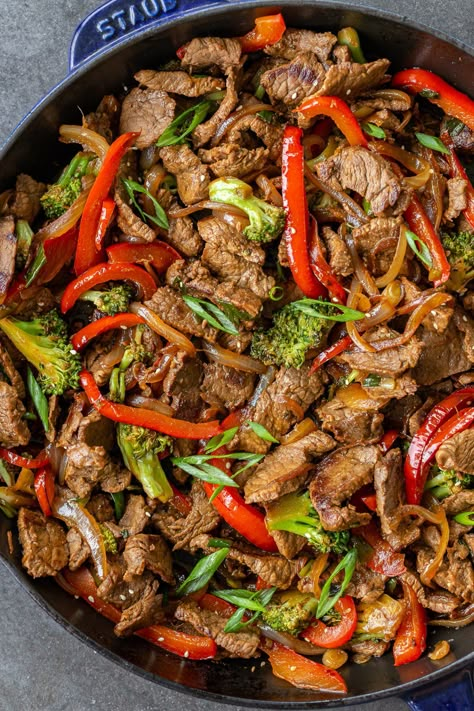 30-Minute Steak Stir Fry Recipe (One Pan!) - Momsdish London Broil Stir Fry Recipes, Peper Steak, Beef And Peppers, Minute Steak, Pepper Steak Stir Fry, Steak Stirfry Recipes, Crockpot Pepper Steak, Carne Asada Marinade, Steak Stir Fry