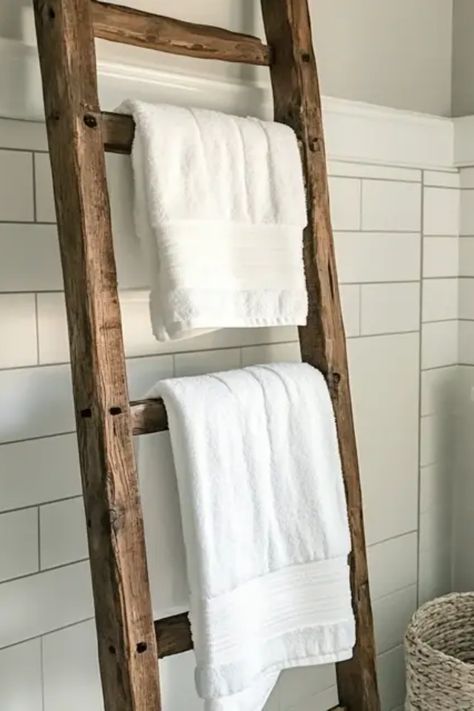 Transform your bathroom with this charming and DIY rustic ladder towel rack that holds your towels perfectly! Get creative and add a touch of farmhouse flair to your space as your home deserves stylish organization. You can craft this unique ladder towel rack using simple materials you already have at home. Not only is this a functional project, but it’s also a fun way to embrace a rustic aesthetic within your bathroom. Perfect for every home makeover enthusiast searching for budget-friendly decor ideas and DIY projects! Ladder For Towels In Bathroom, Farmhouse Bathroom Towel Rack Ideas, Creative Towel Rack Ideas, Towel Ladder Diy, Towel Rack Bathroom Diy, Bathroom Towel Ladder, Bathroom Towel Rack Ideas, Ladder Towel Racks, Rustic Towel Rack