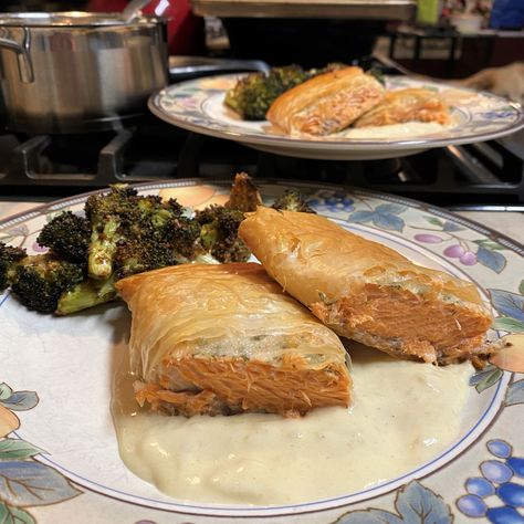 Salmon in Phyllo with Champagne Cream Sauce Filo Recipes, Champagne Cream Sauce, Phyllo Recipes, Special Dishes, Steelhead Trout, Phyllo Dough, Drying Dill, Mediterranean Cuisine, Fresh Fish