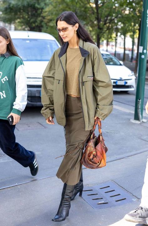 Dark Green Skirt, Bella Hadid Photos, Khakis Outfit, Bella Hadid Street Style, Dark Denim Skirt, Armani Jacket, French Girl Chic, Bella Hadid Outfits, Simple Fall Outfits