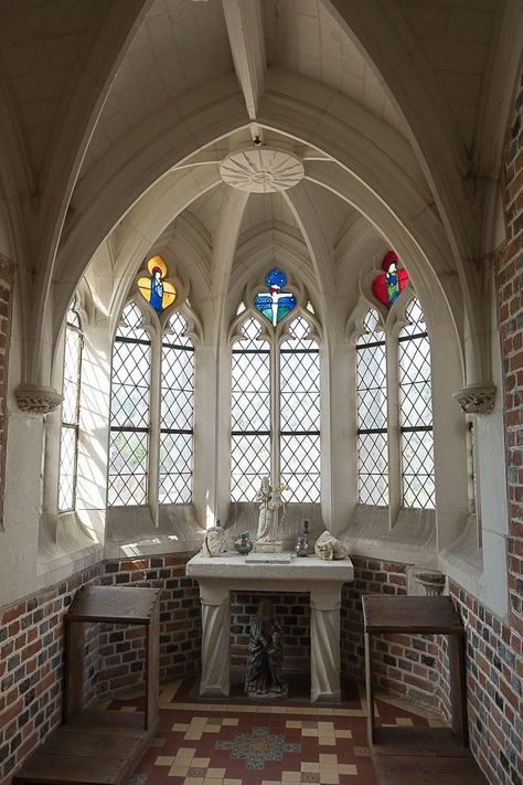 Tiny Chapel, Castles France, Small Chapel, Ffxiv Housing, French Gothic, Altar Ideas, Traditional Catholicism, Catholic Altar, Church Icon