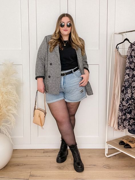 Shorts With Pantyhose Outfits, Tights And Shorts Outfit, Diana Dares, Edgy Plus Size Outfits, Stocking Outfit, Plus Size Shorts Outfit, Look Short Jeans, Plus Size Grunge, Looks Com Short