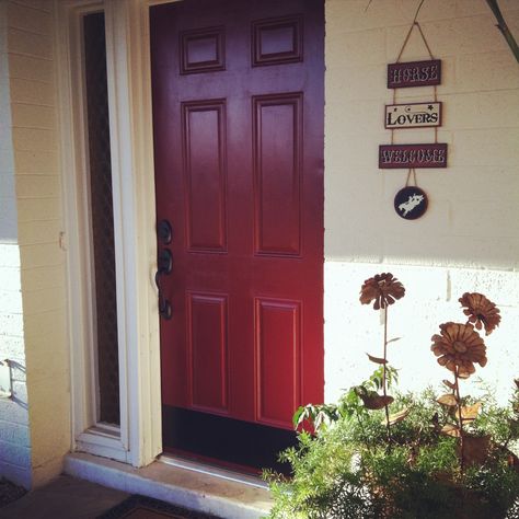 Red door, sherwin-Williams  sundries tomatoes Sherwin Williams Sundried Tomato, Sw Sundried Tomato Paint, Red Door House, Energy Colors, Tan House, House Colors Exterior, Red Doors, Zyla Colors, Red Front Door