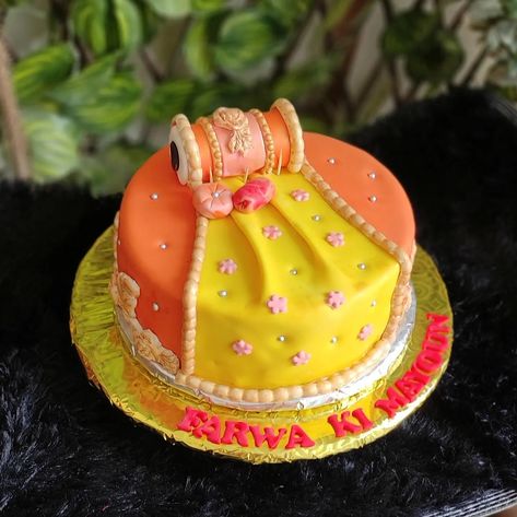 Haldi Cake Design For Bride, Haldi Cake Design, Haldi Cake, Dholki Cake Ideas, Cake For Mehendi Function, Gaye Holud Cake, Gaye Holud Cake Design, Dholki Cake, Mehndi Cake Ideas Pakistani